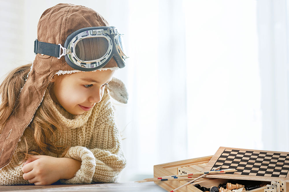 239867-EC Igra društvena 4U1 Šah, domino, mlin i Mikado u drvenoj kutiji, dim. 16x16x3 cm