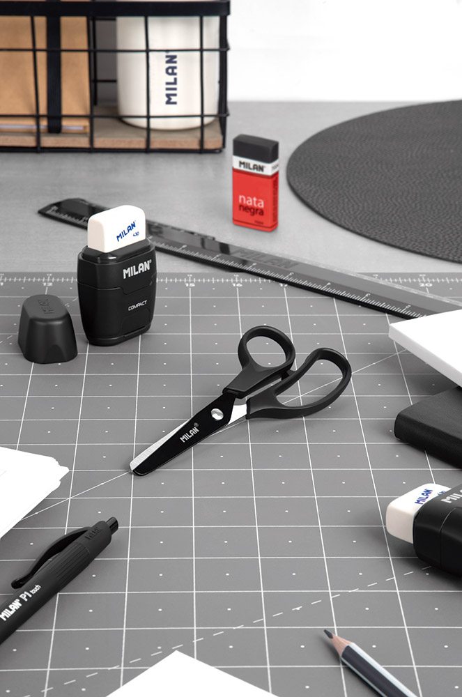 244586-EC Škare MILAN školske Basic Shadow 13,4 cm, bls P12/240