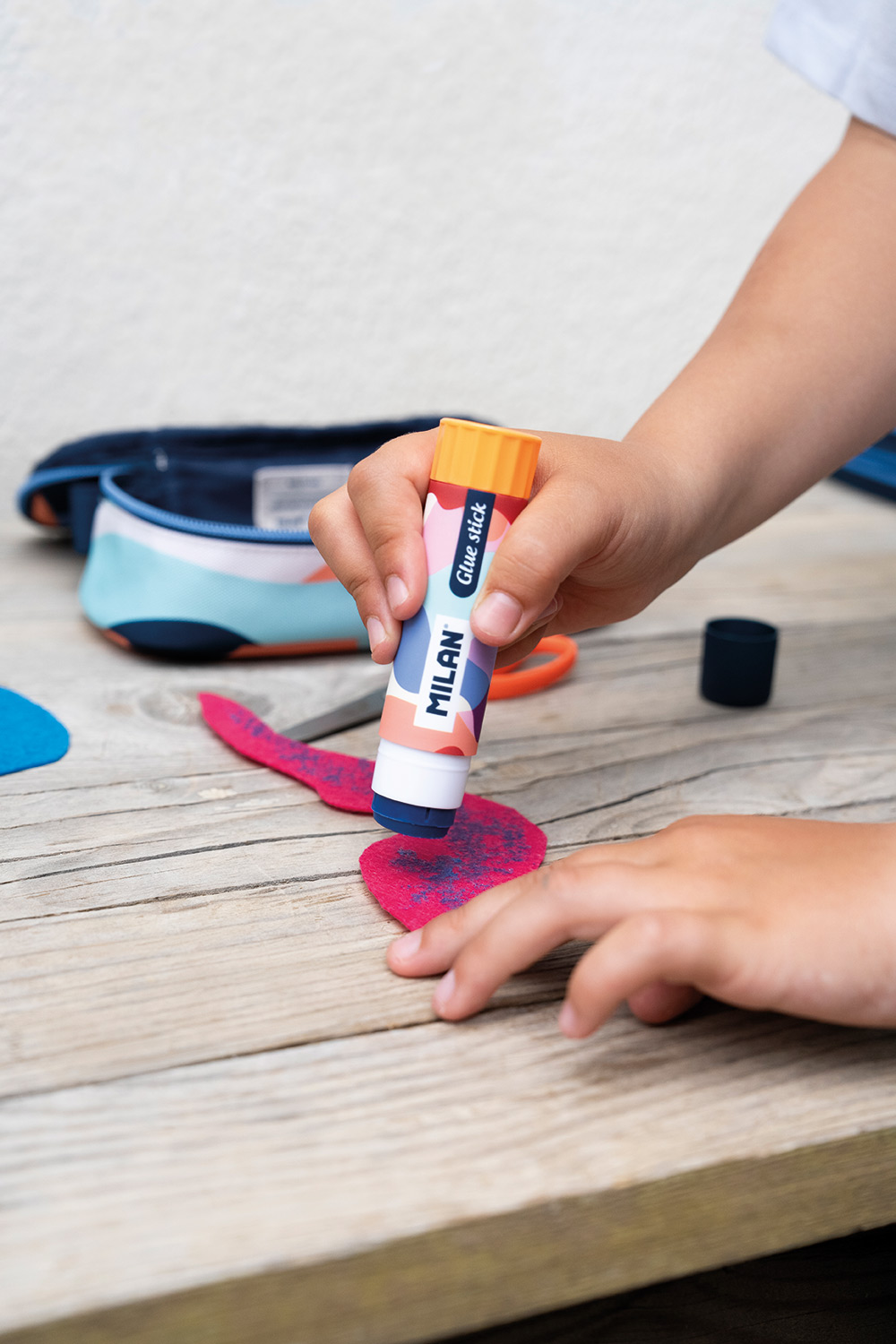 245831-EC Ljepilo u stiku 21g MILAN The Fun plavo display 12/1 P12/288